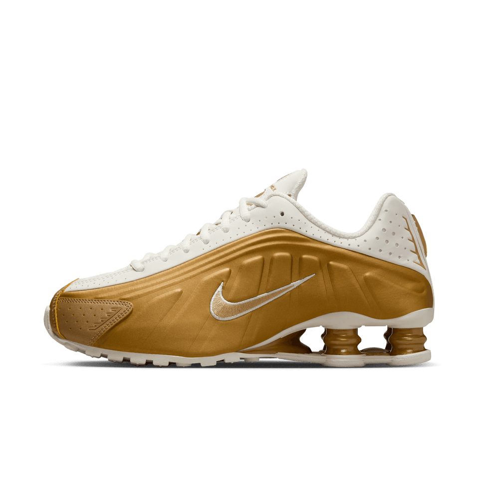 Women's Nike Shox R4 (Soft Pearl/Metallic Gold) - Women's - Footwear