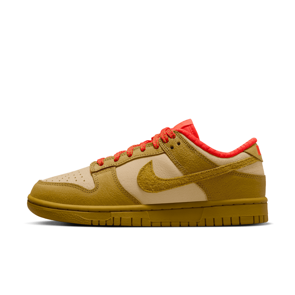 Women's Nike Dunk Low (Sesame/Bronzine-Picante Red) 12/1 - Women