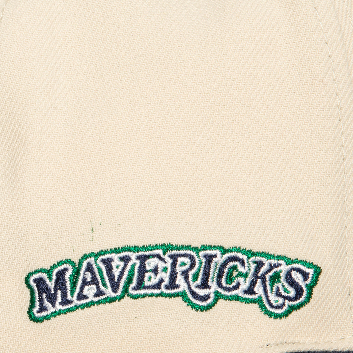 Mitchell & Ness Dallas Mavericks NBA 2 Tone Hardwood Classics Snapback Hat ( Off White / Navy ) - Mitchell & Ness Dallas Mavericks NBA 2 Tone Hardwood Classics Snapback Hat ( Off White / Navy ) - 