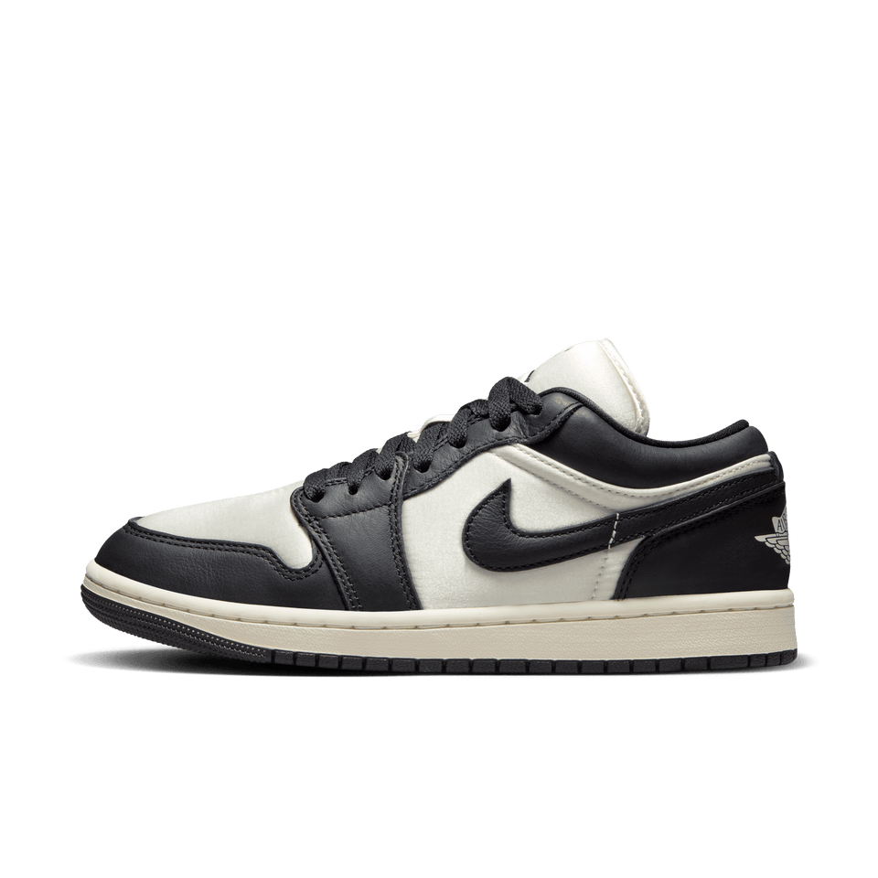 Women's Air Jordan Low SE (Sail/ Black-Sail) - Jordan