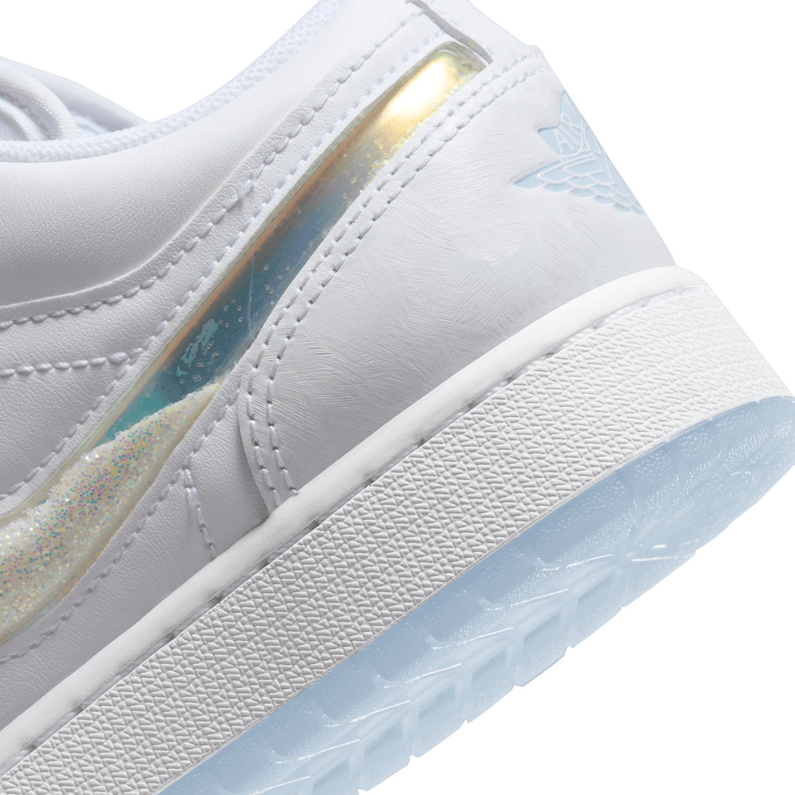 Air Jordan 1 Low SE GS (White/Ice Blue-Summit White) - Air Jordan 1 Low SE GS (White/Ice Blue-Summit White) - 