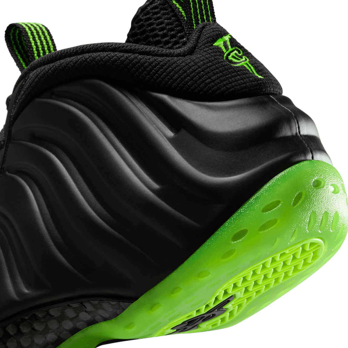 Nike Air Foamposite One (Black/Volt) 3/14 - Nike Air Foamposite One (Black/Volt) 3/14 - 