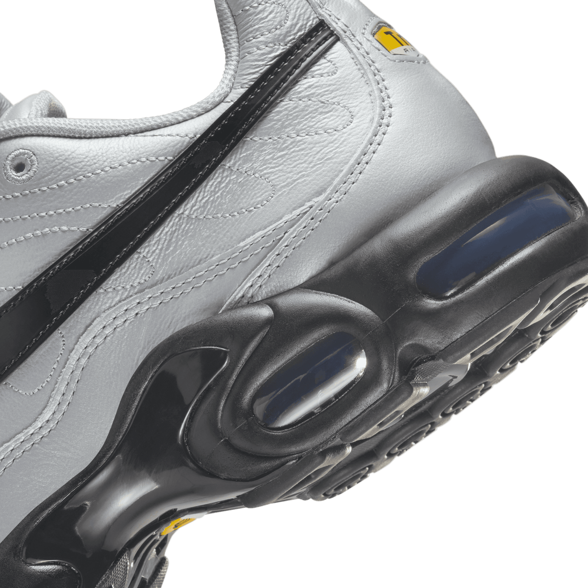 Nike Air Max Plus (Wolf Grey/Black-Metallic Silver) – Centre Nike Air Max Plus (Wolf Grey/Black-Metallic Silver) – Centre