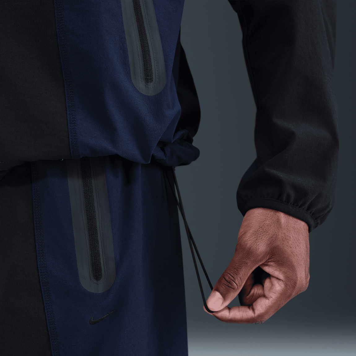 Nike Tech Dri-FIT Woven Color-Block Windrunner Loose Jacket (Black/Obsidian/Black) - Nike Tech Dri-FIT Woven Color-Block Windrunner Loose Jacket (Black/Obsidian/Black) - 