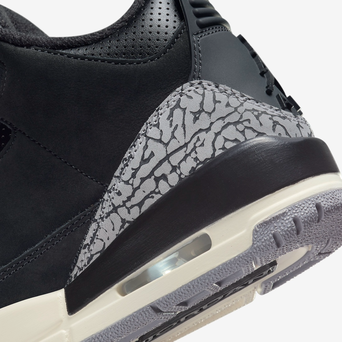 Women's Air Jordan 3 Retro (Off Noir/Black-Sail-Cement Grey) 11/15 - Women's Air Jordan 3 Retro (Off Noir/Black-Sail-Cement Grey) 11/15 - 