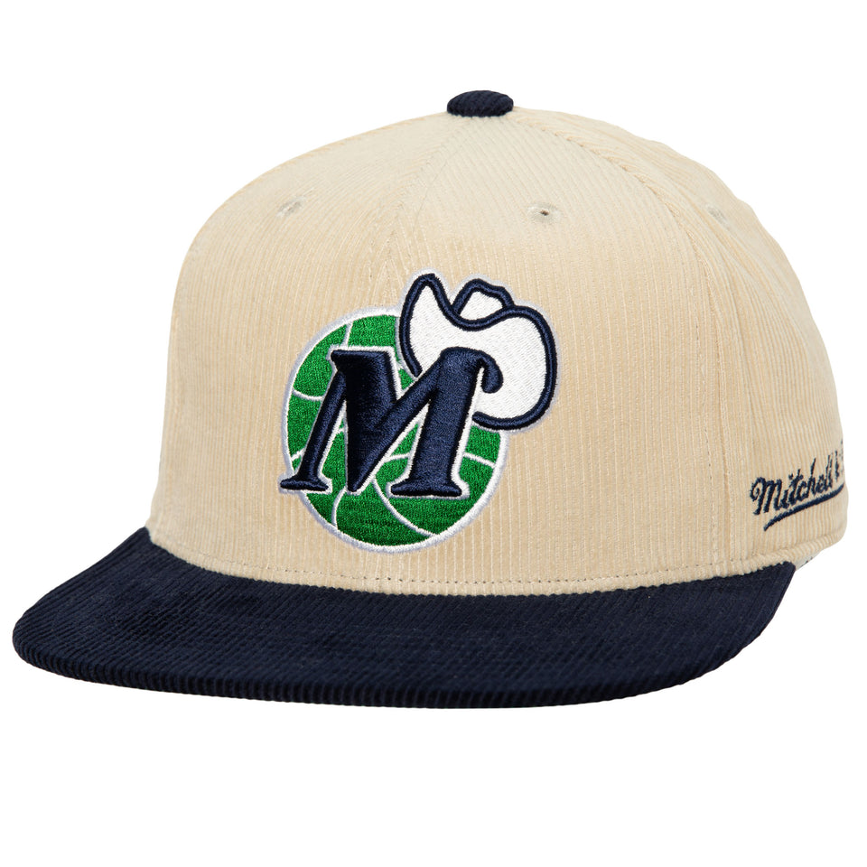 Mitchell & Ness Dallas Mavericks NBA 2 Tone Corduroy Hardwood Classics Fitted Hat ( Off White / Navy ) - Mitchell & Ness