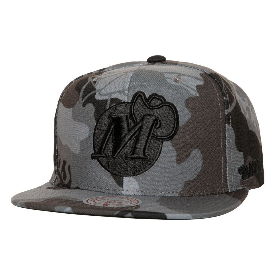 Mitchell & Ness Dallas Mavericks NBA Tonal Camo Hardwood Classics Snapback Hat ( Black / Grey ) - Hats