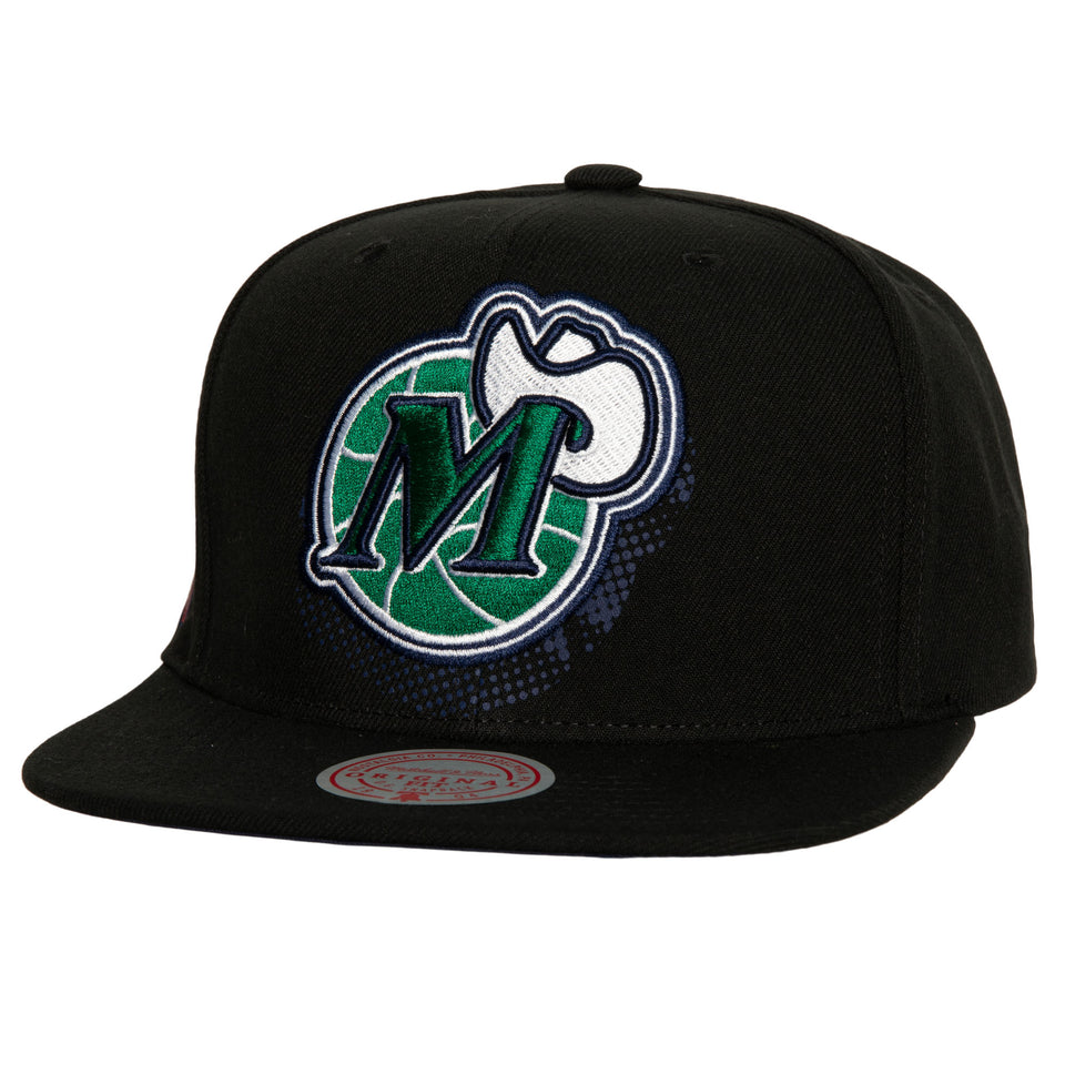 Mitchell & Ness Dallas Mavericks NBA Hardwood Classics Big Face 7.0 Snapback Hat ( Black ) - Accessories