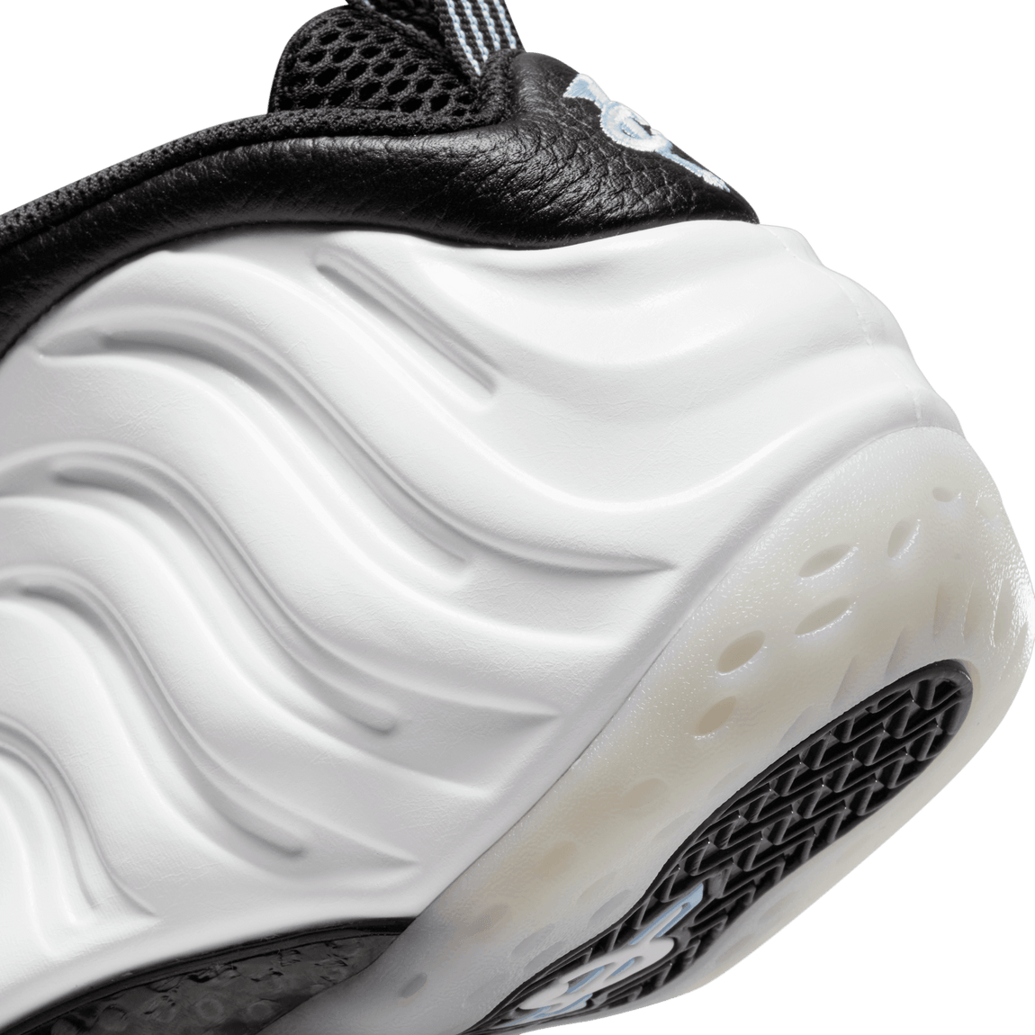 Nike Air Foamposite One (White/Metallic Silver-Black) - Nike Air Foamposite One (White/Metallic Silver-Black) - 