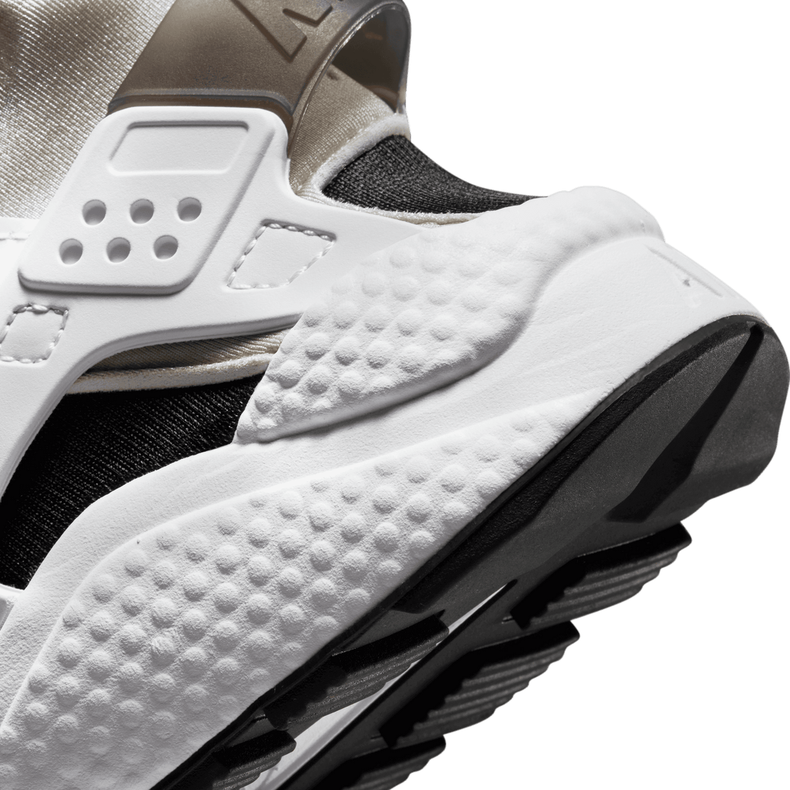Nike Women's Air Huarache (White/Black-Lt Iron Ore-Univ Red) - Nike Women's Air Huarache (White/Black-Lt Iron Ore-Univ Red) - 