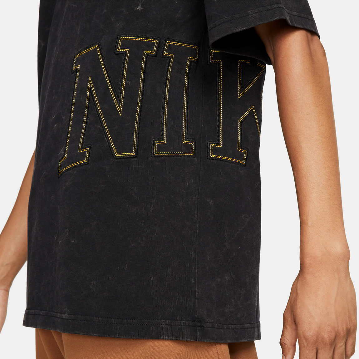 Nike Fadeaway Tee (Black/University Gold) - Nike Fadeaway Tee (Black/University Gold) - 