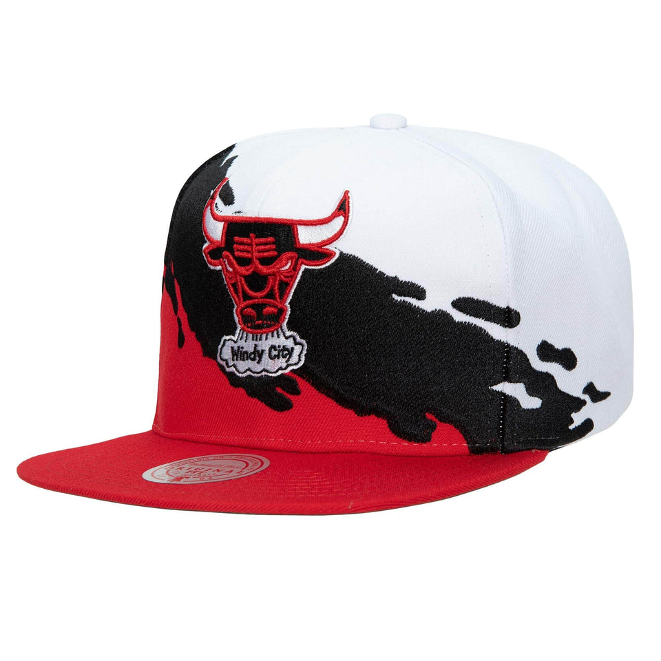 Mitchell & Ness Chicago Bulls NBA Paintbrush Snapback Hat (White/Red) - Mitchell & Ness