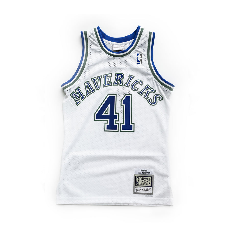 Mitchell & Ness NBA SWINGMAN JERSEY MAVERICKS 98 DIRK NOWITZKI ( White ) - Products